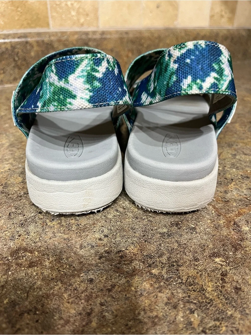 KEEN Elle Backstrap Sandals Women’s 9.5 Porcelain Tie Dye Blue Green Vacation